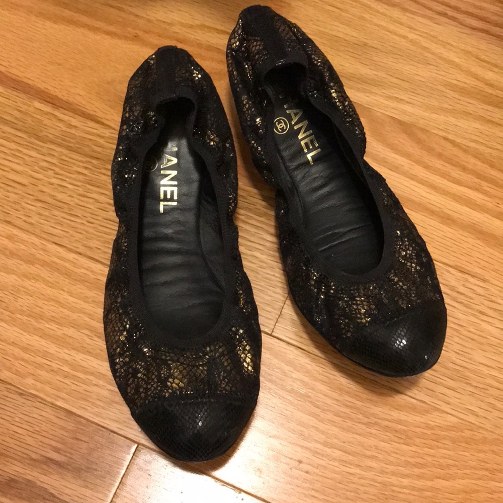 Black and gold chanel flats 37.5 size